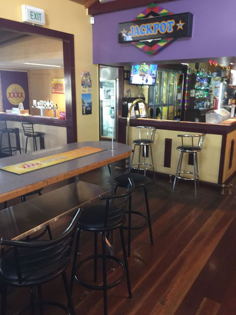 Westside Tavern And Motel - Accommodation Cairns 3