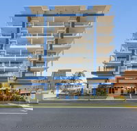 Iroise Beachside Apartment - Accommodation Cairns