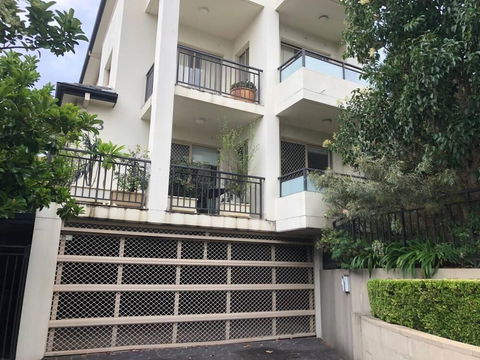 Coogee Beach With AC Close To Beach And City - Accommodation Cairns 0