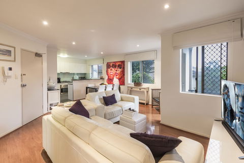 Coogee Beach With AC Close To Beach And City - Accommodation Cairns 6