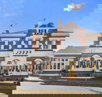 Cygnet Old Bank B  B Cafe  Gift Store - Accommodation Cairns