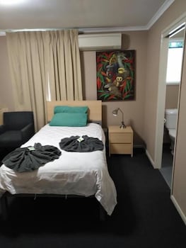 Irish Club Accommodation - Accommodation Cairns 3