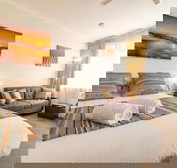 Ocean Sunset Glenelg Central Studio Apt - Accommodation Cairns