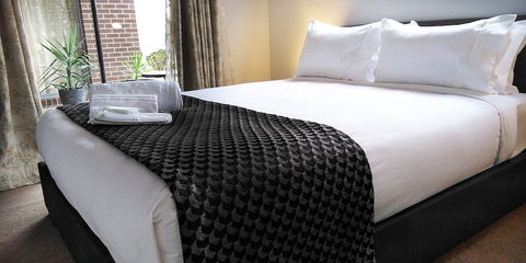 Lakeside Retreat & Business - Accommodation Cairns 1