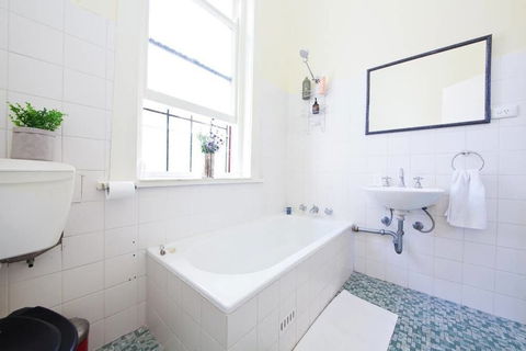 WB319 Chatswood Charmer Roomy 3 Bed Apartment - Accommodation Cairns 5