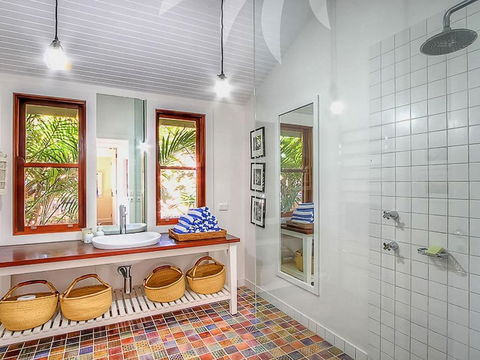 Barefoot On Blueys - Accommodation Cairns 4