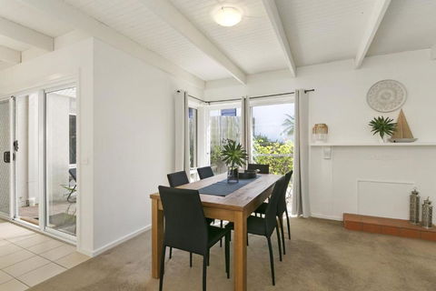 Mysa Anglesea Sleeps 7 WiFi Netflix Cafes Shops - Accommodation Cairns 5