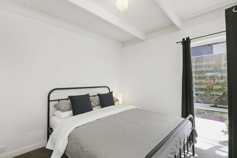 Mysa Anglesea Sleeps 7 WiFi Netflix Cafes Shops - Accommodation Cairns 2