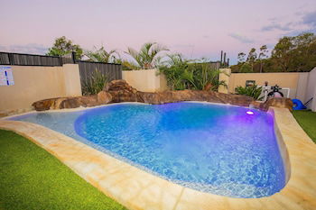 Anaheim Park Oasis - Accommodation Cairns 0