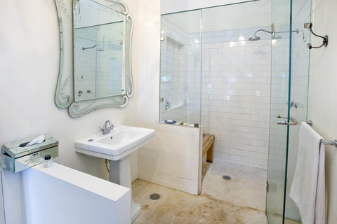 TRANQUILO BEACH HOUSE - Accommodation Cairns 0