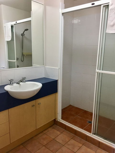 Broadbeach Private Apt With CHA - Accommodation Cairns 6