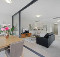 HomeHotel Walking to Trains Westfield  Cinema - Accommodation Cairns