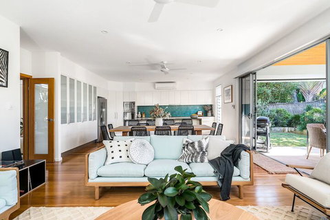 Shore Beats Work - Accommodation Cairns 2