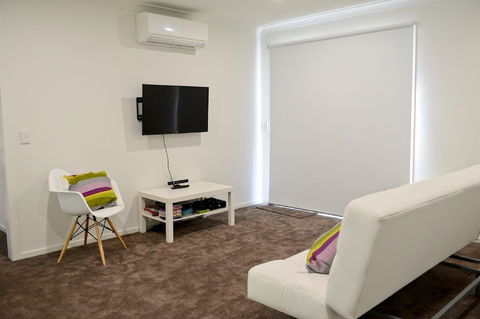 7 Gilmore Smiths Beach House - Accommodation Cairns 0
