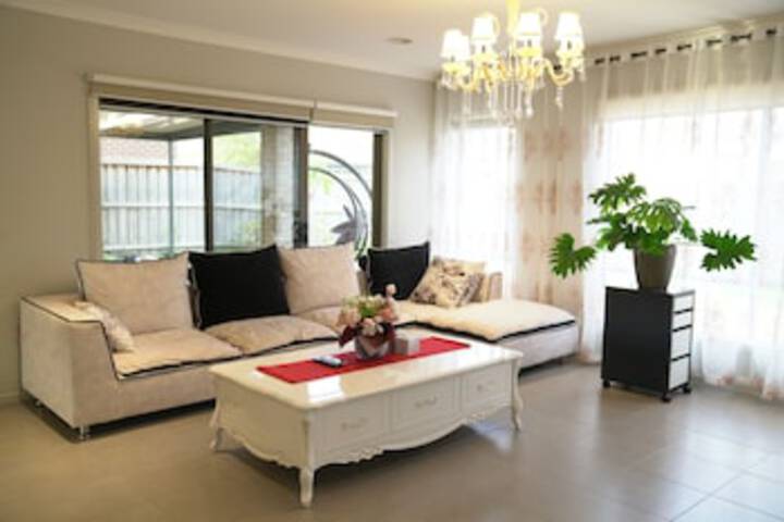Williams Landing VIC Accommodation Cairns
