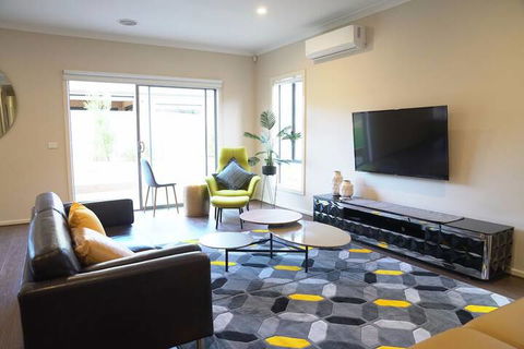 Beautiful Big House In Melbourne - Accommodation Cairns 6