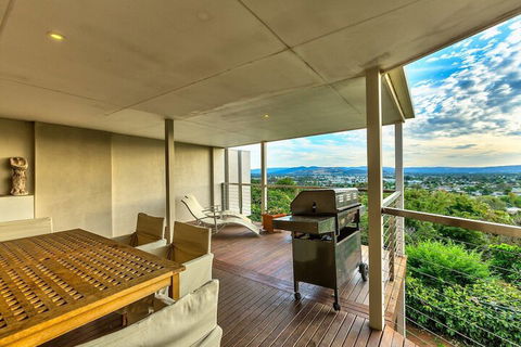 Highview - Accommodation Cairns 1