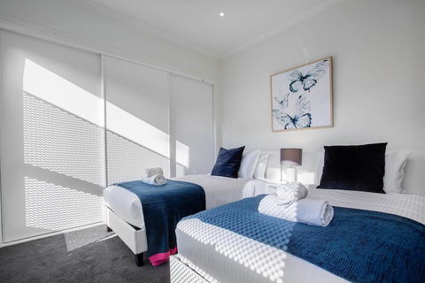 89 Fancy Doncaster Home - Accommodation Cairns 5