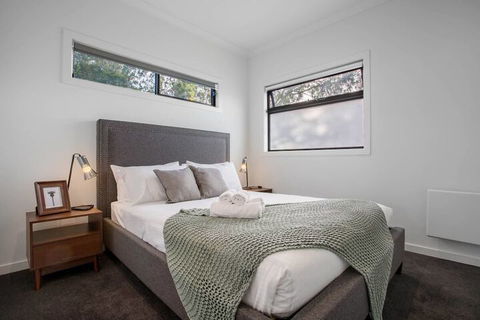 89 Fancy Doncaster Home - Accommodation Cairns 6
