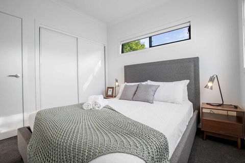 89 Fancy Doncaster Home - Accommodation Cairns 2