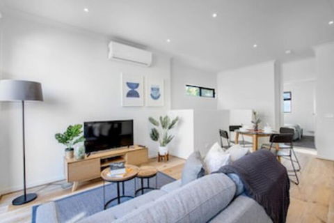 89 Fancy Doncaster Home - Accommodation Cairns 0