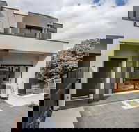 92 Brand New Doncaster Local House - Accommodation Cairns