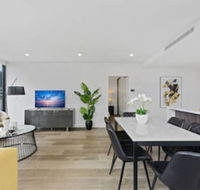HomeHotel Luxury  Contemporary Apt - Accommodation Cairns