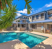 Gold Coast Stunning Waterfront Retreat by Hostrelax - Accommodation Cairns