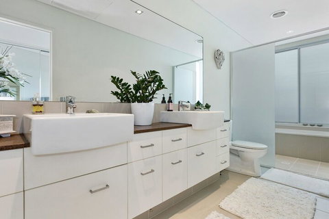 COASTAL CHIC At CASUARINA - Accommodation Cairns 6
