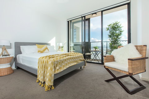 Redfern One Bedroom Apartment With Views - Accommodation Cairns 3