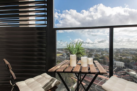 Redfern One Bedroom Apartment With Views - Accommodation Cairns 6