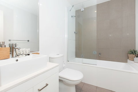 Redfern One Bedroom Apartment With Views - Accommodation Cairns 1