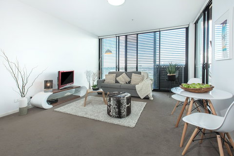 Redfern One Bedroom Apartment With Views - Accommodation Cairns 4