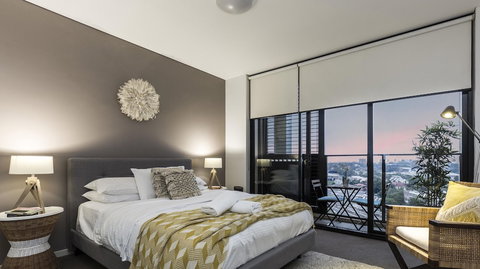 Redfern One Bedroom Apartment With Views - Accommodation Cairns 2