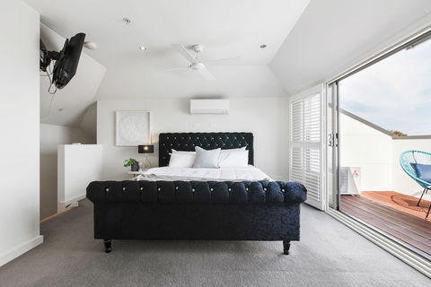 The Jetty Beach Apartment By Ready Set Host - Accommodation Cairns 5