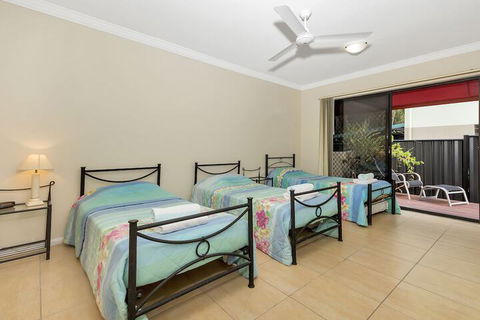 The Mediterranean Beachfront Groundfloor Apartment - Accommodation Cairns 4
