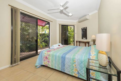 The Mediterranean Beachfront Groundfloor Apartment - Accommodation Cairns 3