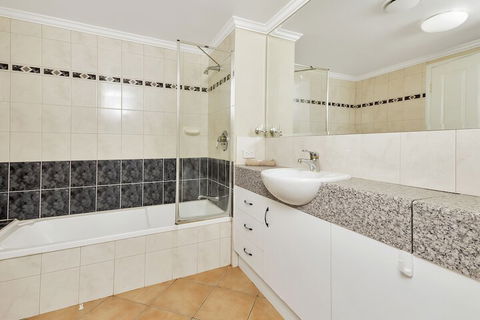 The Mediterranean Beachfront Groundfloor Apartment - Accommodation Cairns 2