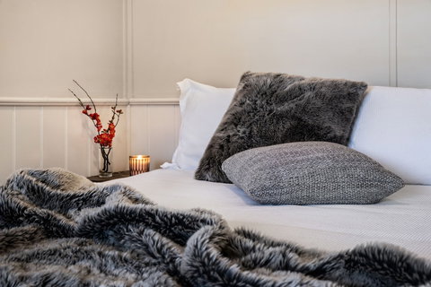 Table Hill Cottage - Accommodation Cairns 1