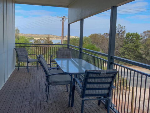 Longbeach House - Accommodation Cairns 2