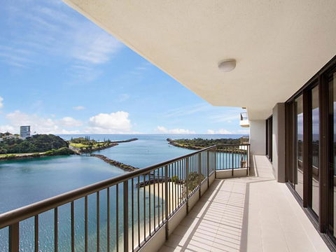 Seascape Apartments Unit 1201 Luxury Apartment With Views Of The Gold Coast & Hinterland - Accommodation Cairns 3