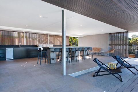 Blueys Beach House 5 Bedroom - Accommodation Cairns 1