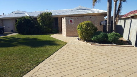 Alexander Drive B & B - Accommodation Cairns 2