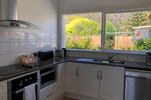 Seaside Retreat - Accommodation Cairns 7