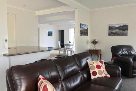 Seaside Retreat - Accommodation Cairns 6