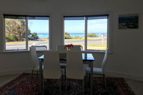 Seaside Retreat - Accommodation Cairns 5
