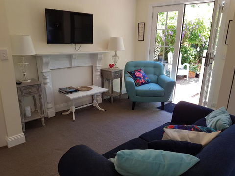 Birch Lane - Accommodation Cairns 1