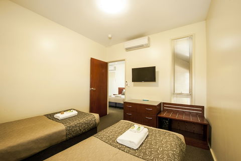 Strath Motel - Accommodation Cairns 3