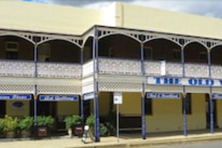 Canowindra NSW Accommodation Cairns