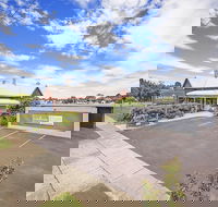 Hamilton Lakeside Motel - Accommodation Cairns